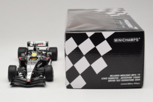 McLaren MP4/19 Mercedes L. Hamilton Autosport Young Driver Test Silverstone 2004 Minichamps 1:18 530044418 Metal — zdjęcie 6 z 7