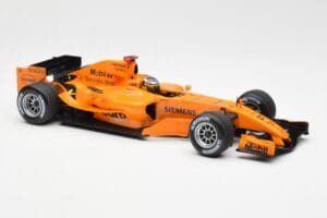 McLaren MP4-20 Mercedes P. de la Rosa Interim Test Car 2006 Minichamps 1:18 530061894 Metal — zdjęcie 4 z 6