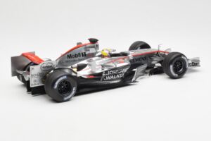 McLaren Mercedes MP4-21 #4 J.P. Montoya F1 2006 Minichamps 1:18 530061804 Metal — zdjęcie 2 z 6