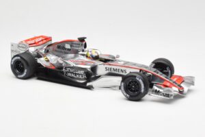 McLaren Mercedes MP4-21 #4 J.P. Montoya F1 2006 Minichamps 1:18 530061804 Metal — zdjęcie 4 z 6