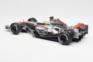 McLaren Mercedes MP4-21 #4 J.P. Montoya F1 2006 Minichamps 1:18 530061804 Metal — zdjęcie 5 z 6