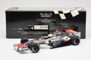 McLaren Mercedes MP4-21 #4 J.P. Montoya F1 2006 Minichamps 1:18 530061804 Metal — zdjęcie 6 z 6