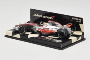 McLaren Mercedes MP4-23 #22 L. Hamilton Race Car 2008 Minichamps 1:43 530084322 Metal — zdjęcie 3 z 5
