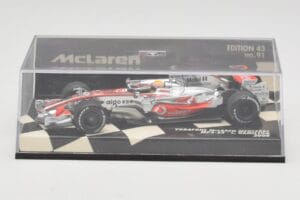 McLaren Mercedes MP4-23 #22 L. Hamilton Race Car 2008 Minichamps 1:43 530084322 Metal — zdjęcie 5 z 5