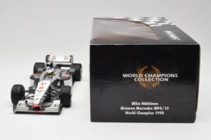 McLaren MP4/13 #8 M. Hakkinen F1 World Champion 1998 Minichamps 1:18 18690008 Metal — zdjęcie 7 z 7