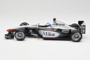 McLaren MP4-16 #4 M. Häkkinen F1 2001 Hot Wheels 1:18 50198 Metal — zdjęcie 3 z 6