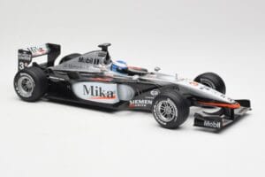 McLaren MP4-16 #4 M. Häkkinen F1 2001 Hot Wheels 1:18 50198 Metal — zdjęcie 4 z 6