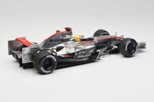 McLaren MP4-21 L. Hamilton Silverstone Test 2006 Minichamps 1:18 530061884 Metal — zdjęcie 2 z 6