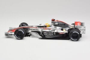 McLaren MP4-21 L. Hamilton Silverstone Test 2006 Minichamps 1:18 530061884 Metal — zdjęcie 3 z 6