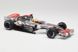 McLaren MP4-21 L. Hamilton Silverstone Test 2006 Minichamps 1:18 530061884 Metal — zdjęcie 4 z 6