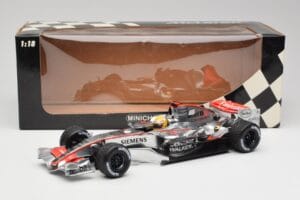 McLaren MP4-21 L. Hamilton Silverstone Test 2006 Minichamps 1:18 530061884 Metal — zdjęcie 6 z 6