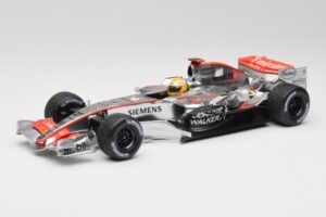 McLaren MP4-25 Mercedes #2 L. Hamilton Showcar 2010 Minichamps 1:18 110100006-R1 Metal