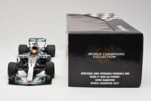 Mercedes AMG W08 EQ Power+ Petronas #44 L. Hamilton F1 World Champion 2017 Minichamps 1:18 186170044 Żywica — zdjęcie 6 z 7