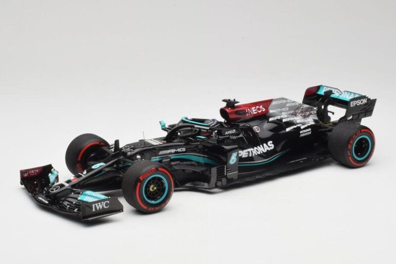 Mercedes AMG W12 Petronas #44 L. Hamilton Spanish GP 100th Pole 2021 Minichamps 1:18 110210444 Żywica