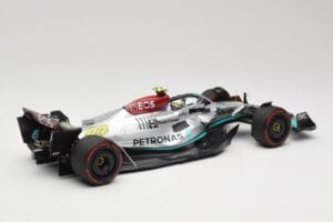 Mercedes AMG W13 E Performance Petronas #44 L. Hamilton Brazilian GP 2022 Minichamps 1:18 110222144 Żywica — zdjęcie 2 z 7