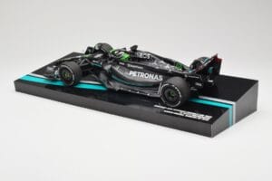 Mercedes AMG W14 E Performance Petronas #63 G. Russell Bahrain GP 2023 Minichamps 1:18 113230163 Żywica — zdjęcie 5 z 7
