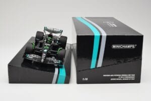 Mercedes AMG W14 E Performance Petronas #63 G. Russell Bahrain GP 2023 Minichamps 1:18 113230163 Żywica — zdjęcie 6 z 7