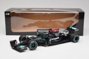 Mercedes AMG W12 #44 L. Hamilton Bahrain GP 2021 Minichamps 1:18 110210144 Metal — zdjęcie 6 z 7