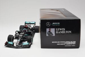 Mercedes AMG W12 #44 L. Hamilton Bahrain GP 2021 Minichamps 1:18 110210144 Metal — zdjęcie 7 z 7