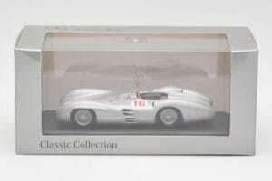 Mercedes W196 Streamliner #16 J.M. Fangio GP Italy Winner 1954 Minichamps 1:43 432543016 Metal — zdjęcie 4 z 4