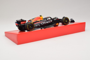 Red Bull Racing RB18 #1 M. Verstappen Oracle Winner Dutch GP 2022 Minichamps 1:18 113223501 Metal — zdjęcie 3 z 7