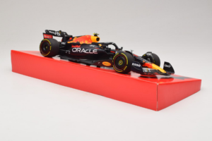 Red Bull Racing RB18 #1 M. Verstappen Oracle Winner Dutch GP 2022 Minichamps 1:18 113223501 Metal — zdjęcie 4 z 7