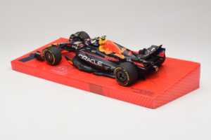 Red Bull Racing RB18 #1 M. Verstappen Oracle Winner Dutch GP 2022 Minichamps 1:18 113223501 Metal — zdjęcie 5 z 7
