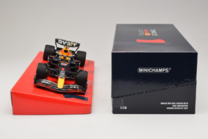 Red Bull Racing RB18 #1 M. Verstappen Oracle Winner Dutch GP 2022 Minichamps 1:18 113223501 Metal — zdjęcie 6 z 7