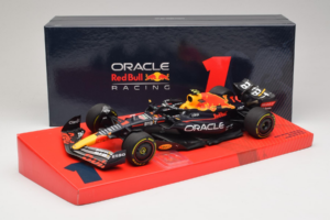 Red Bull Racing RB18 #1 M. Verstappen Oracle Winner Dutch GP 2022 Minichamps 1:18 113223501 Metal — zdjęcie 7 z 7
