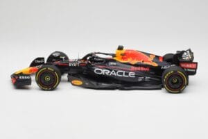 Oracle Red Bull Racing RB18 #1 M. Verstappen Winner Italian GP 2022 Minichamps 1:18 110221601 Metal — zdjęcie 3 z 7