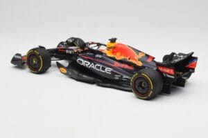 Oracle Red Bull Racing RB18 #1 M. Verstappen Winner Italian GP 2022 Minichamps 1:18 110221601 Metal — zdjęcie 5 z 7