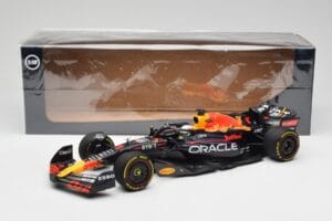 Oracle Red Bull Racing RB18 #1 M. Verstappen Winner Italian GP 2022 Minichamps 1:18 110221601 Metal — zdjęcie 7 z 7