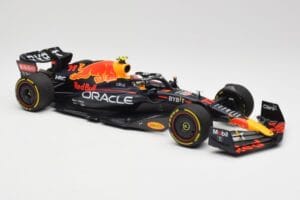 Oracle Red Bull Racing RB18 #11 S. Perez Saudi Arabian GP 2022 Minichamps 1:18 110220011 Metal — zdjęcie 4 z 7
