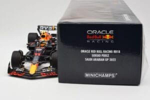 Oracle Red Bull Racing RB18 #11 S. Perez Saudi Arabian GP 2022 Minichamps 1:18 110220011 Metal — zdjęcie 6 z 7