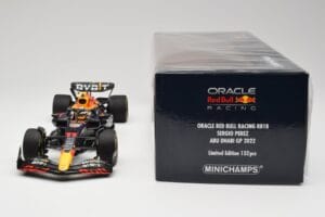Oracle Red Bull Racing RB18 #11 S. Perez Abu Dhabi GP 2022 Minichamps 1:18 110222211 Metal — zdjęcie 6 z 7