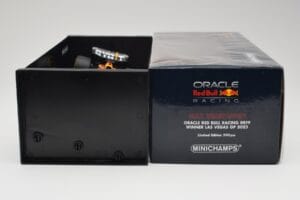 Oracle Red Bull Racing RB19 #33 M. Verstappen Las Vegas GP Winner 2023 Minichamps 1:18 110232201 Żywica — zdjęcie 6 z 7