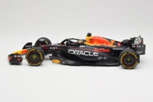 Oracle Red Bull Racing RB19 #1 M. Verstappen Winner Abu Dhabi GP 2023 Minichamps 1:18 110232301 Metal — zdjęcie 3 z 7