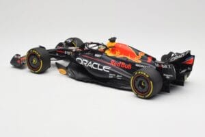 Oracle Red Bull Racing RB19 #1 M. Verstappen Winner Abu Dhabi GP 2023 Minichamps 1:18 110232301 Metal — zdjęcie 5 z 7
