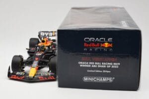 Oracle Red Bull Racing RB19 #1 M. Verstappen Winner Abu Dhabi GP 2023 Minichamps 1:18 110232301 Metal — zdjęcie 6 z 7