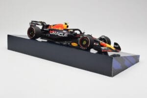 Red Bull Racing RB19 #11 S. Perez Winner Saudi Arabian GP 2023 Minichamps 1:18 113230111 Metal — zdjęcie 4 z 6