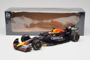 Oracle Red Bull Racing RB20 #1 M. Verstappen Winner Bahrain GP 2024 Minichamps 1:18 110240101 Metal — zdjęcie 7 z 7