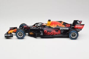 Red Bull Racing Honda RB16B #33 M. Verstappen Turkish GP 2nd Place 2021 Minichamps 1:18 110211633 Metal — zdjęcie 3 z 7