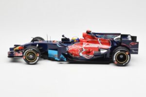 Red Bull Racing RB6 #6 M. Webber F1 Showcar 2010 Minichamps 1:18 150100076 Metal — zdjęcie 3 z 6