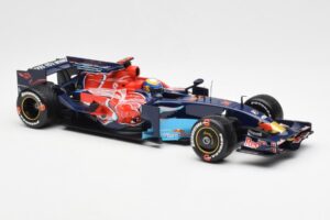 Red Bull Racing RB6 #6 M. Webber F1 Showcar 2010 Minichamps 1:18 150100076 Metal — zdjęcie 4 z 6