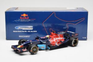 Red Bull Racing RB6 #6 M. Webber F1 Showcar 2010 Minichamps 1:18 150100076 Metal — zdjęcie 6 z 6