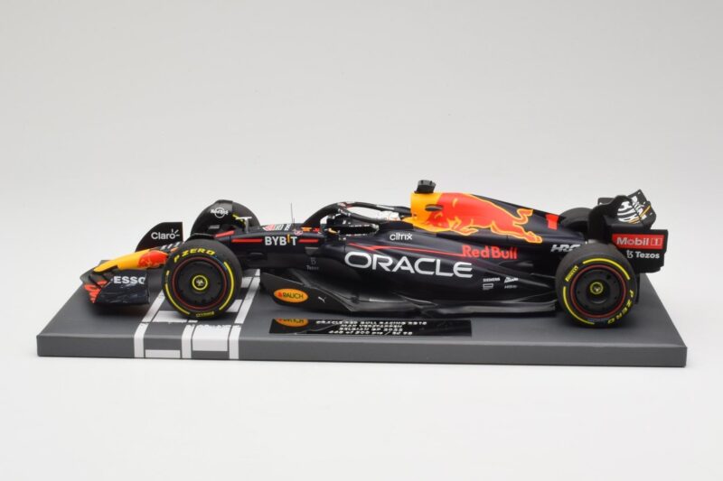 Oracle Red Bull Racing RB18 #33 M. Verstappen Belgian GP 2022 Minichamps 1:18 113221401 Żywica