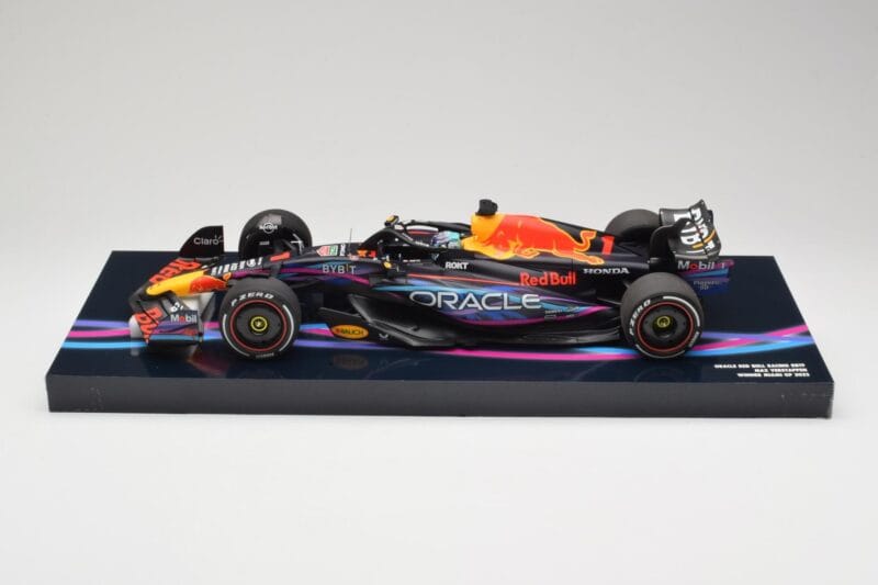 Oracle Red Bull Racing RB19 #33 M. Verstappen Miami GP 2023 Case Edition Minichamps 1:18 113233501 Żywica