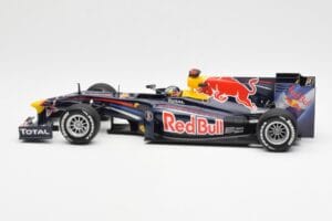 Red Bull Racing Renault RB5 #5 S. Vettel Showcar 2010 Minichamps 1:18 153100175 Metal — zdjęcie 3 z 6