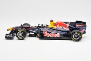Red Bull Racing Renault RB6 #5 S. Vettel F1 World Champion Showcar 2010 Minichamps 1:18 150100075 Metal — zdjęcie 3 z 6