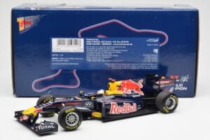 Red Bull Racing Renault RB6 #5 S. Vettel F1 World Champion Showcar 2010 Minichamps 1:18 150100075 Metal — zdjęcie 6 z 6